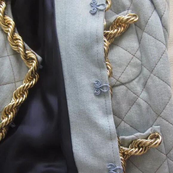 MOSCHINO COUTURE LIGHT WASH FADED DENIM QUILT GOLD CHAIN JACKET IT44 USA 10 - Picture 11 of 15